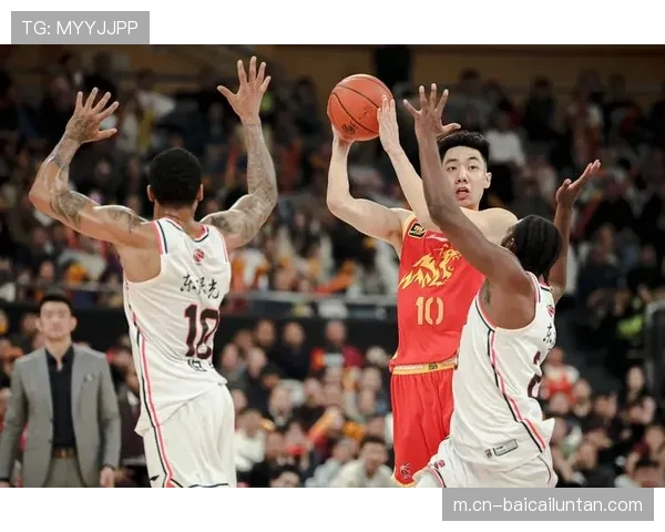 青岛队年轻本土球员担纲 快速转换战术成效显著